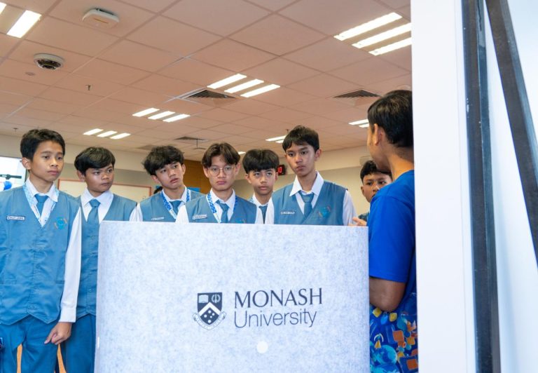 Belajar Siapkan Masa Depan, Murid SMA Ar-Rohmah Bogor Putera Kunjungi Monash University