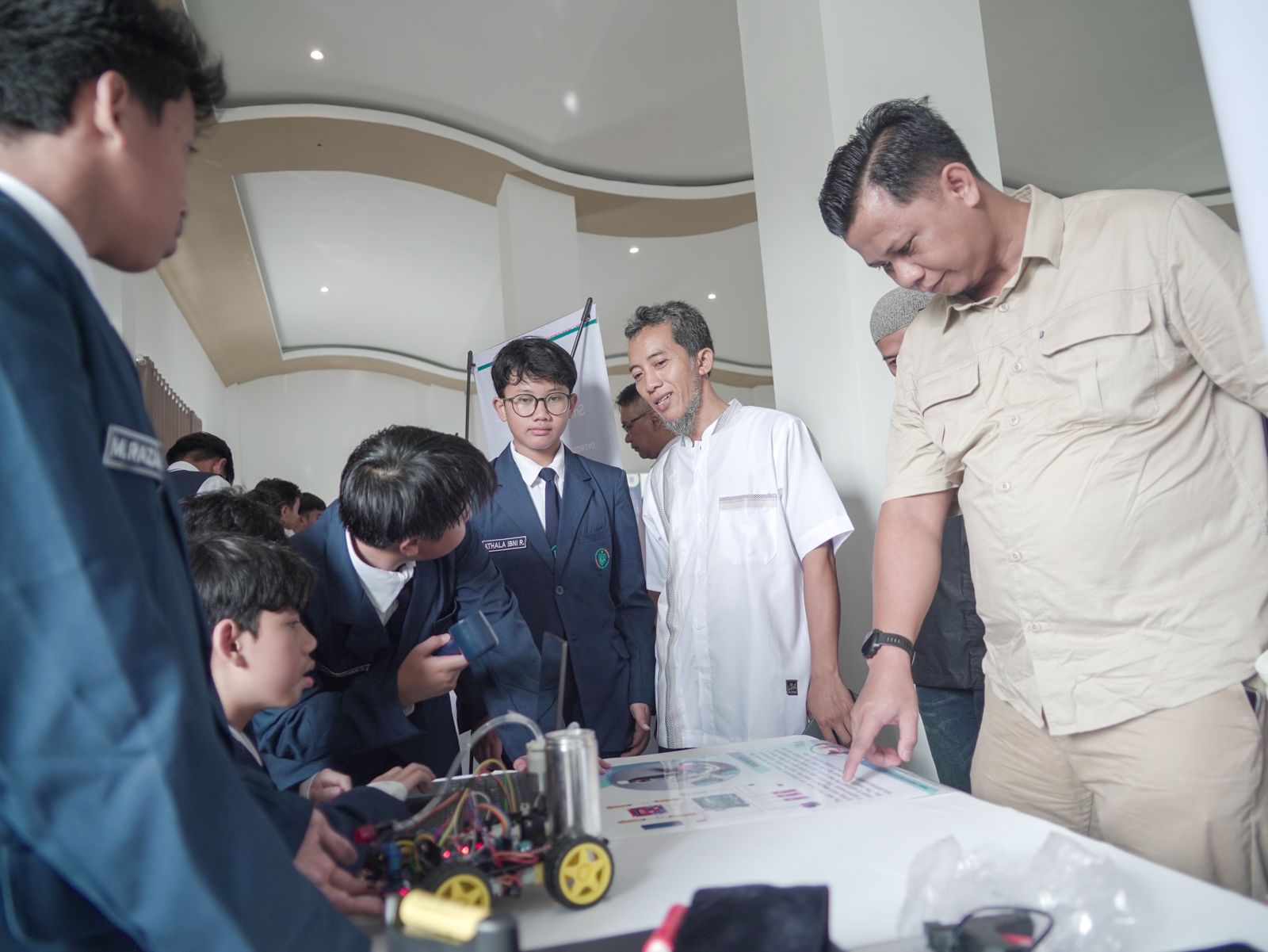 Menumbuhkan Karya, Karakter, dan Kompetensi Global Siswa